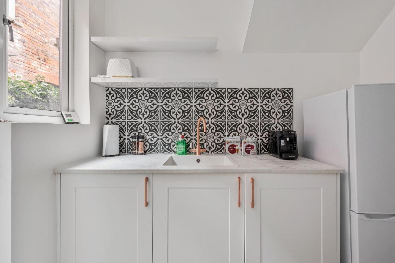 Beautifully Modern 2-Bed Apartment W/Garden Londres Exterior foto