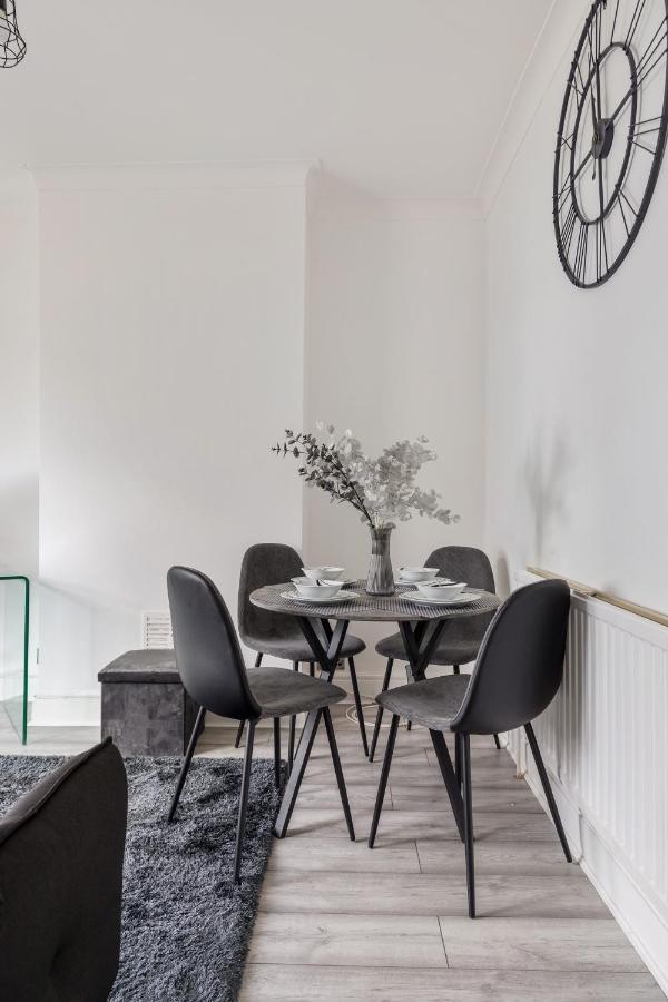 Beautifully Modern 2-Bed Apartment W/Garden Londres Exterior foto