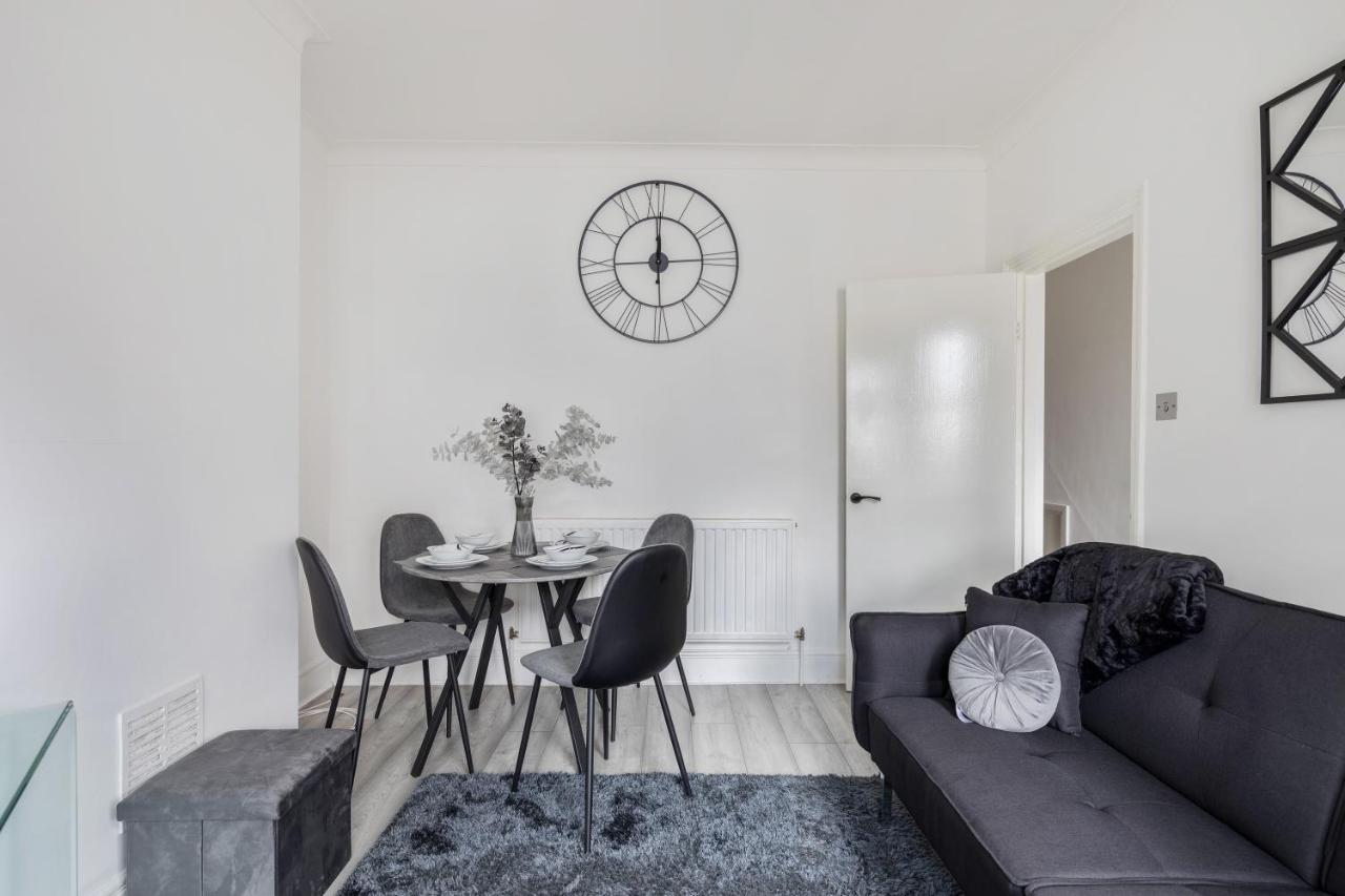 Beautifully Modern 2-Bed Apartment W/Garden Londres Exterior foto