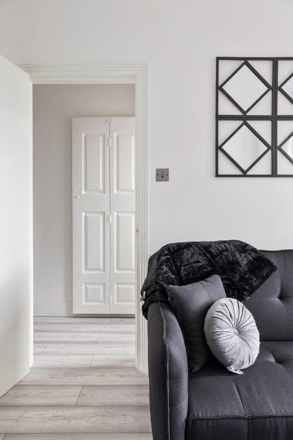 Beautifully Modern 2-Bed Apartment W/Garden Londres Exterior foto